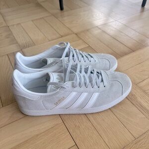 Adidas Gazelle Sneakers in Light Gray/Taupe